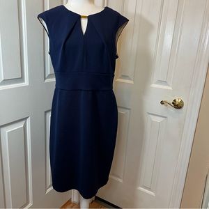 Donna Ricco Sleeveless Navy Sheath Keyhole Neckline Metal Accent Dress Size 12